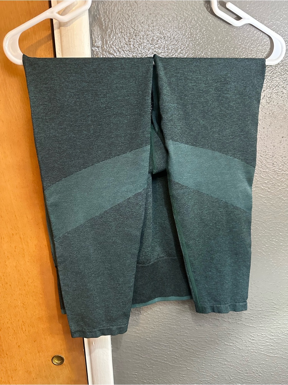 PINK Victoria's Secret Teal Seamless Leggings with Contrast Panel NWOT - Picture 2 of 5